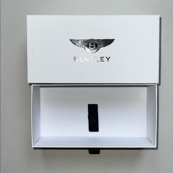 Bentley White and Silver Logo Emblem Gift Box - Picture 2 of 3